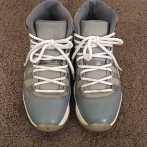 Retro Jordan 11’s (Cool grey)